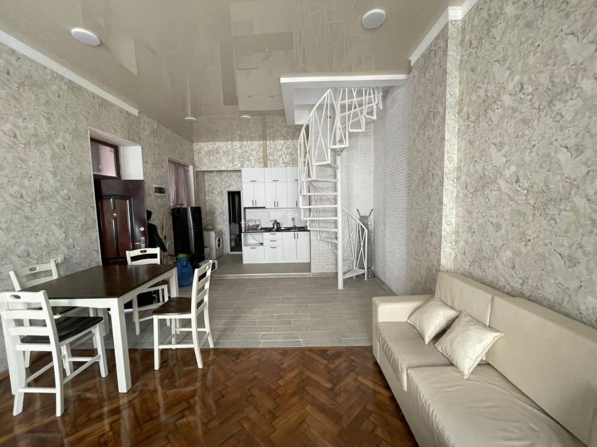 Центр Города Батуми Apartment Rustaveli 13 エクステリア 写真