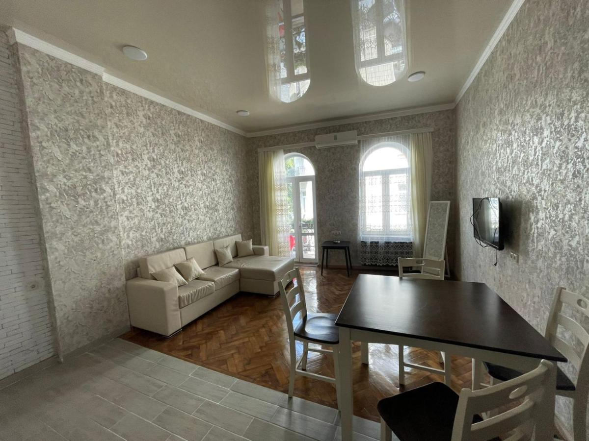 Центр Города Батуми Apartment Rustaveli 13 エクステリア 写真