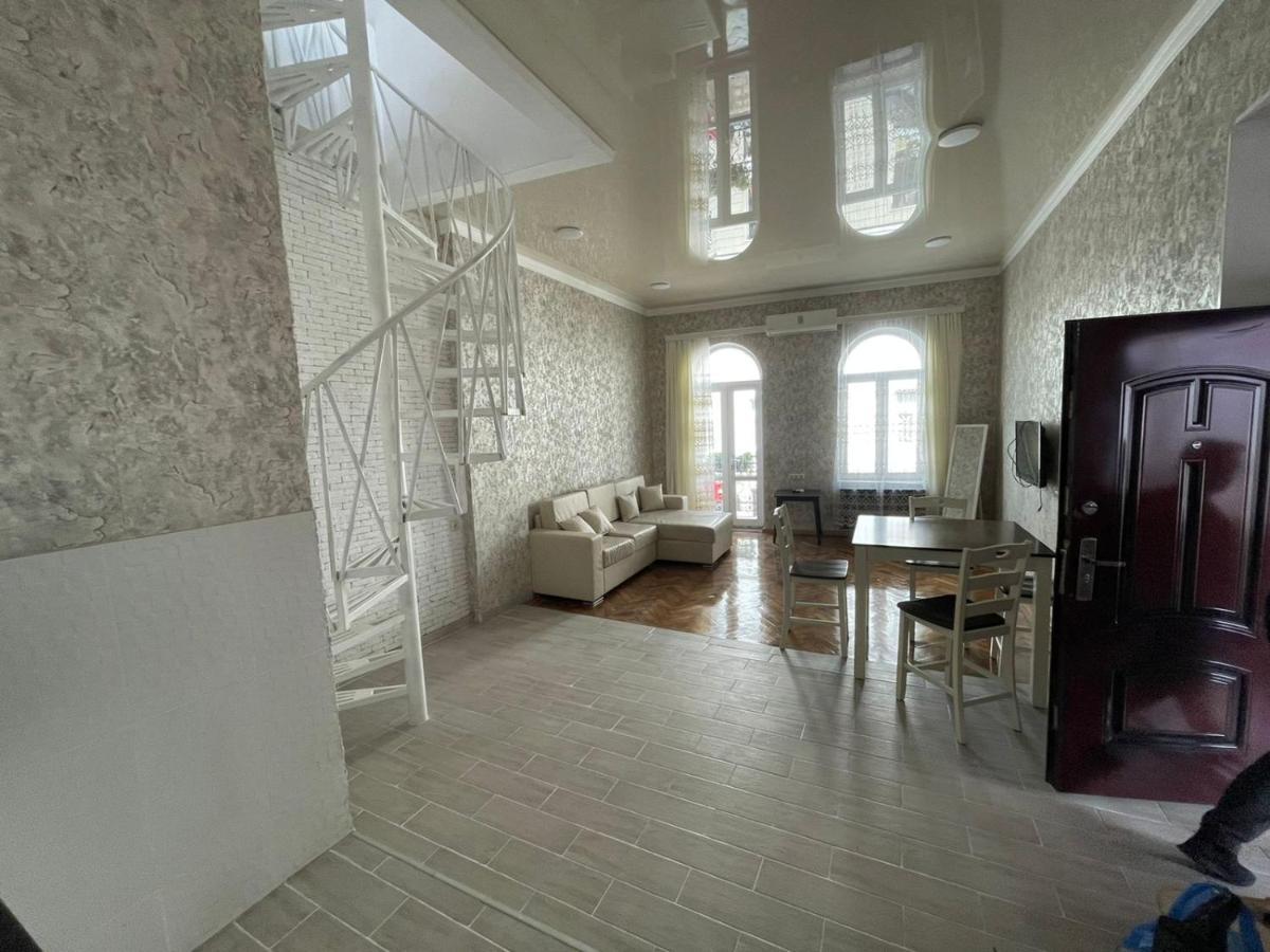Центр Города Батуми Apartment Rustaveli 13 エクステリア 写真