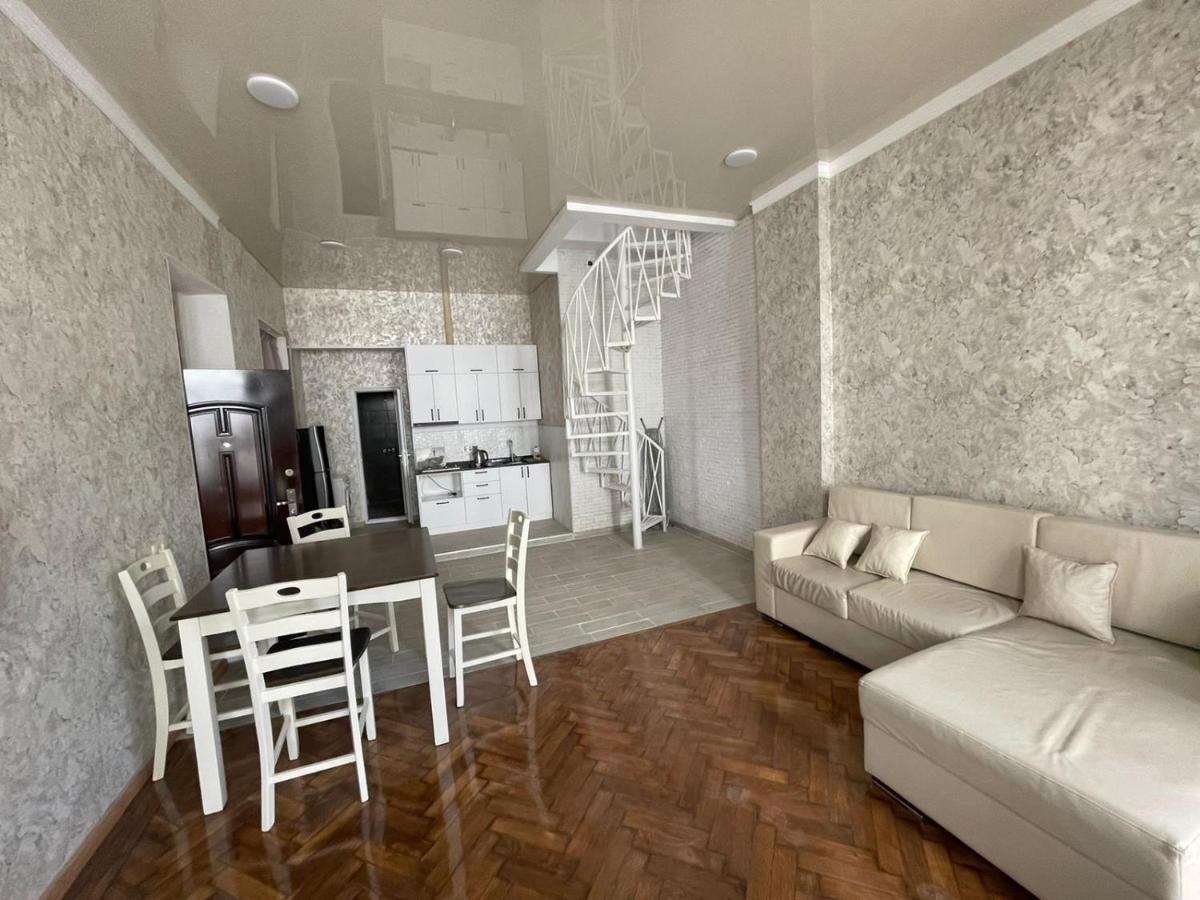 Центр Города Батуми Apartment Rustaveli 13 エクステリア 写真